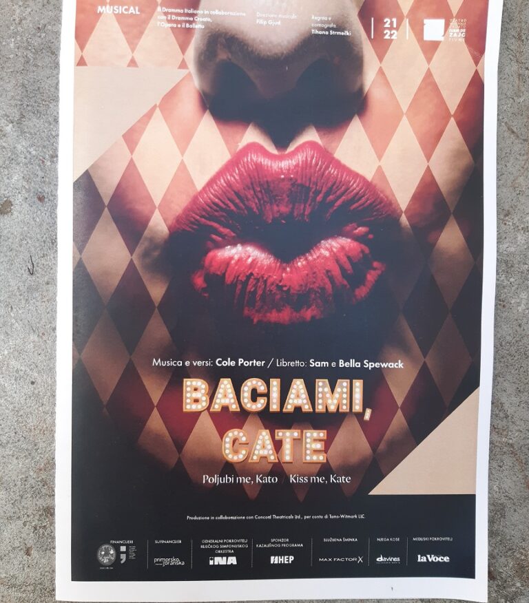 BACIAMI, CATE!